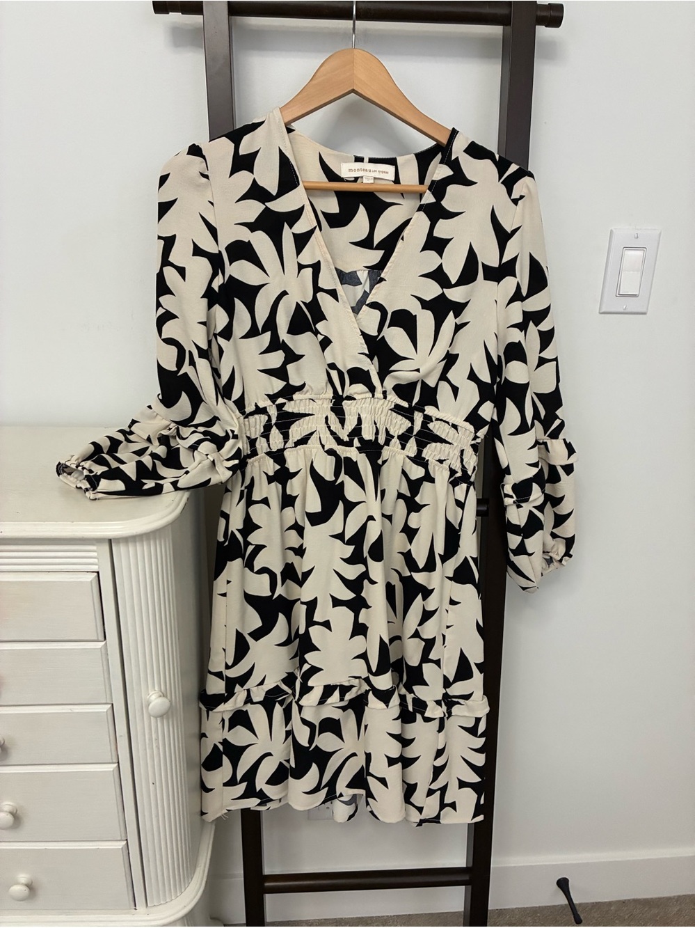 Monteau Los Angeles Black and Cream Floral V-Neck Smocked Waist Dress. Size L